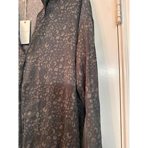NWT Grade & Gather Womens Size S Dark Grey Animal Print Long Sleeve High-Low Hem - Picture 4 of 6